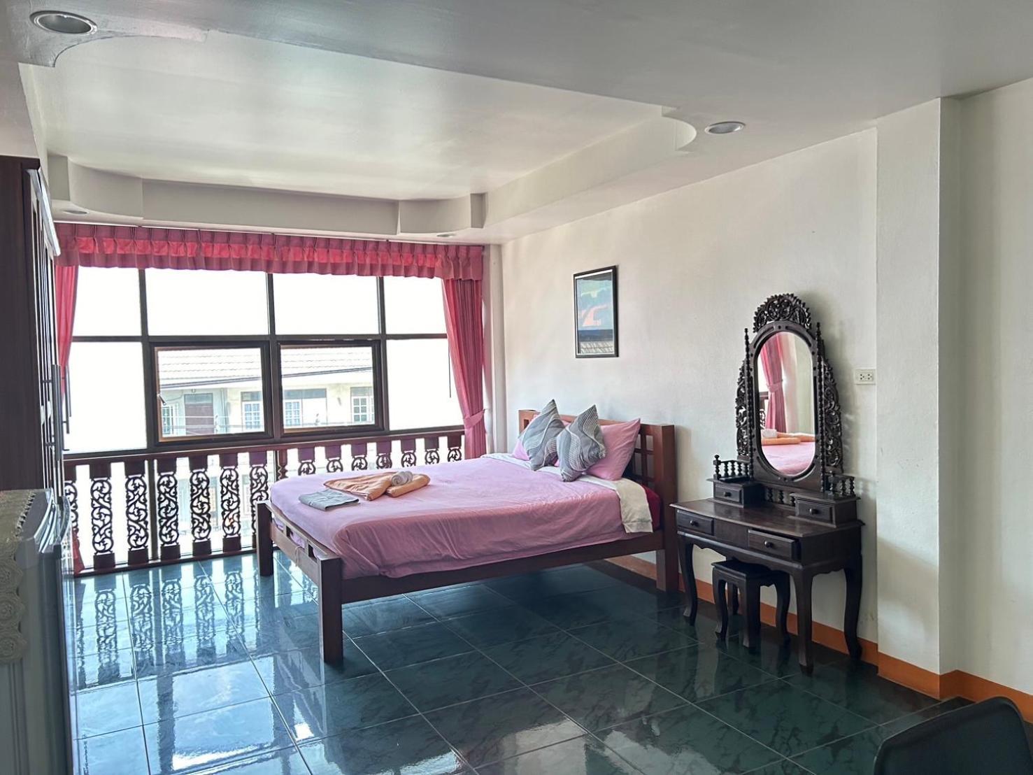 Coffeeandbeer Hostel Pattaya Bagian luar foto